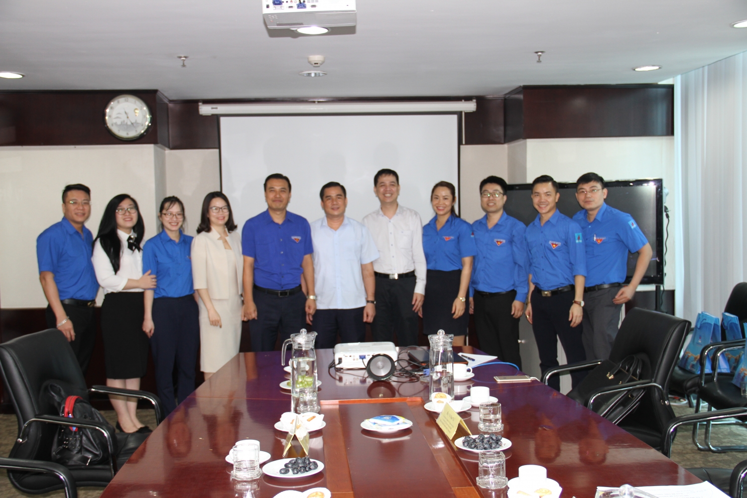 doan thanh nien tap doan lam viec voi doan khao sat thuc hien quy che can bo doan