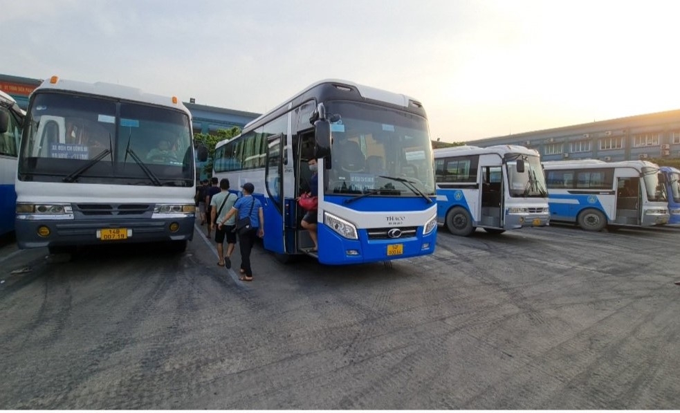 Đưa  - đón thợ mỏ an toàn, đảm bảo sức khỏe