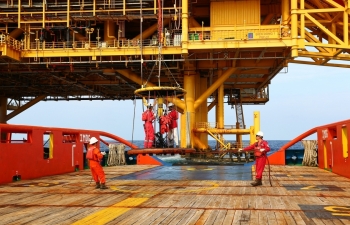 Bài 1: Đảng ủy Petrovietnam đặt người lao động lên hàng đầu