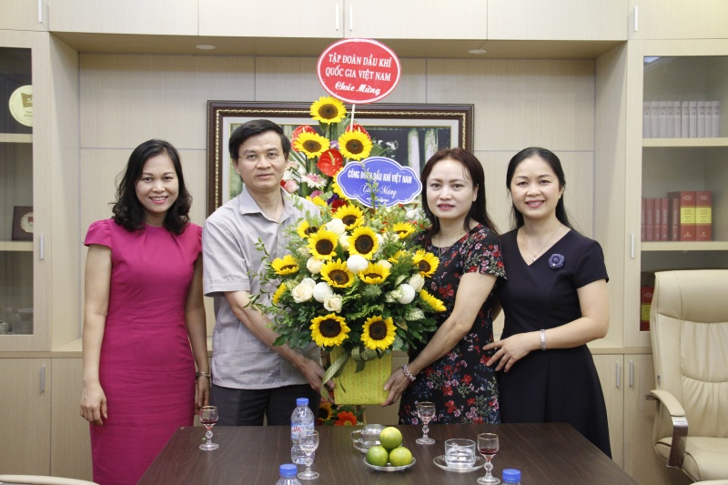 pvn chuc mung tap chi cong san nhan ky niem 87 nam ngay ra so bao dau tien