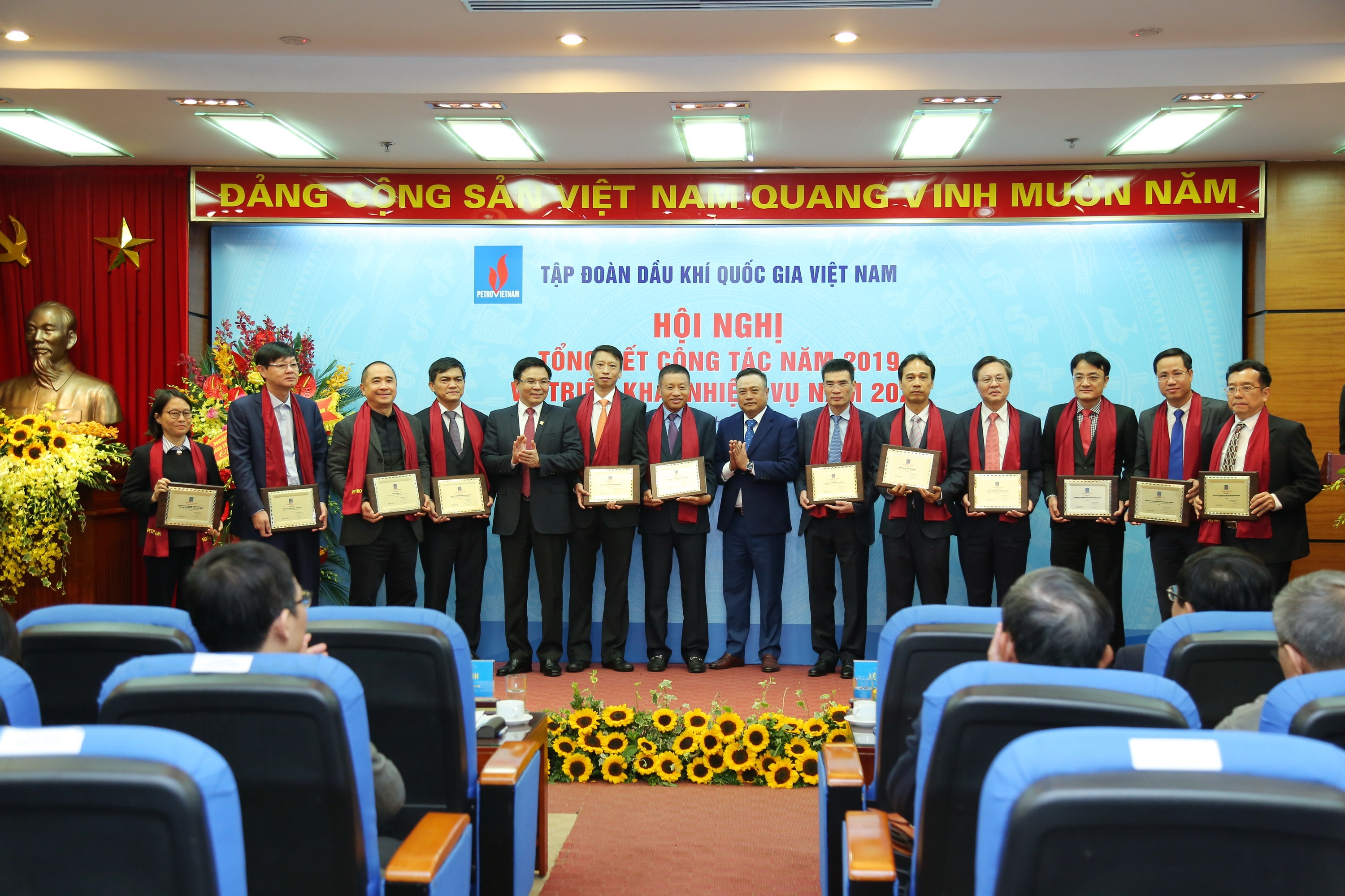bai 4 khen thuong phai kip thoi ton vinh phai trang trong