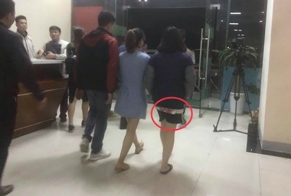 vu nu sinh nem con o linh dam xuat hien tinh tiet moi vach tran bo mat that cua ac phu