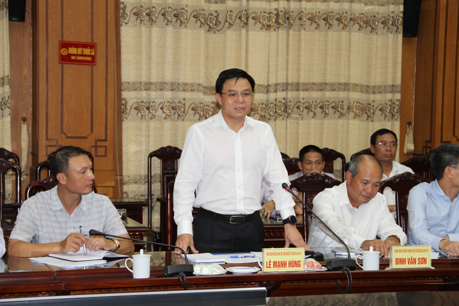 tong giam doc pvn le manh hung lam viec voi lanh dao ubnd tinh thai binh