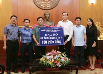 PVC chung tay Hướng về miền Trung yêu thương