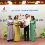 Petrovietnam tổ chức gặp mặt nữ cán bộ nhân viên cơ quan Tập đoàn nhân ngày Phụ nữ Việt Nam 20/10