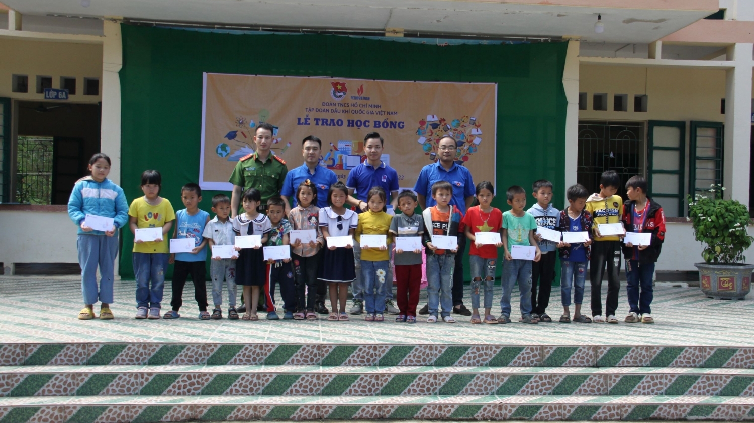 Tuổi trẻ Dầu khí tổ chức chương trình Đào tạo thực địa kết hợp an sinh xã hội