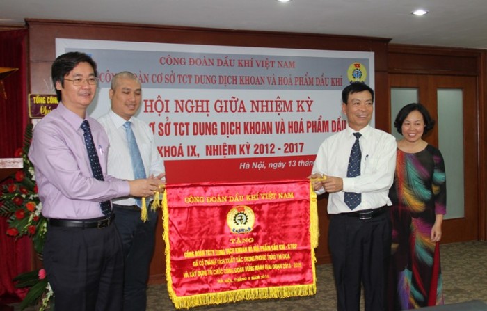 cong doan dmc to chuc hoi nghi giua nhiem ky
