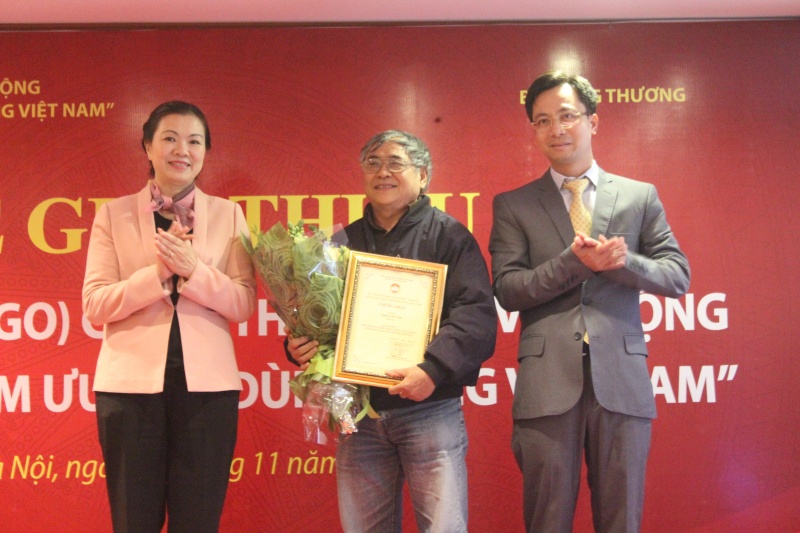 cuoc van dong nguoi viet nam uu tien dung hang viet nam co bieu tuong chinh thuc