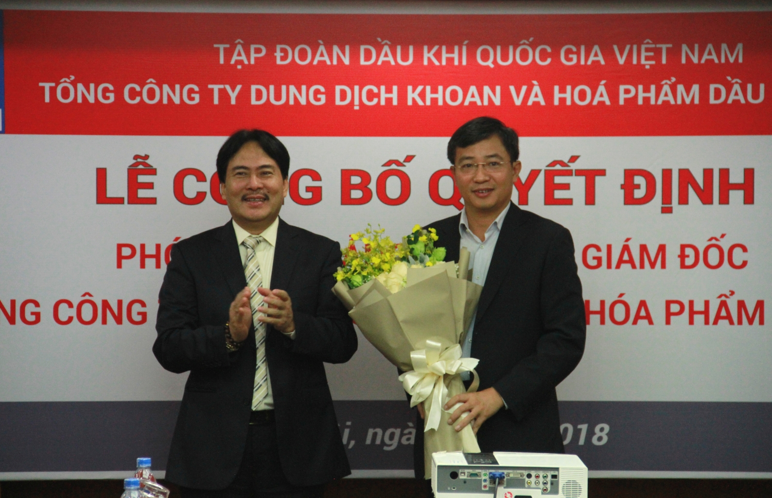 dmc cong bo va trao quyet dinh bo nhiem tong giam doc hoang trong dung