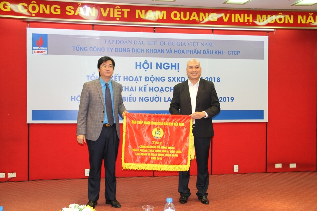 dmc huong toi muc tieu doanh nghiep hang dau trong linh vuc dich vu dau khi