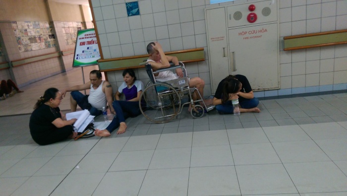 muon kieu nghi trua tai benh vien ngay nang nong