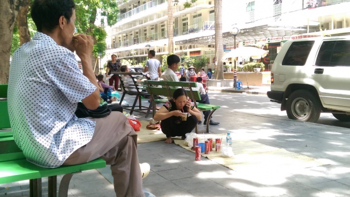 muon kieu nghi trua tai benh vien ngay nang nong