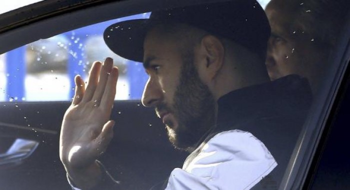 benzema se kien nguoc canh sat versailles