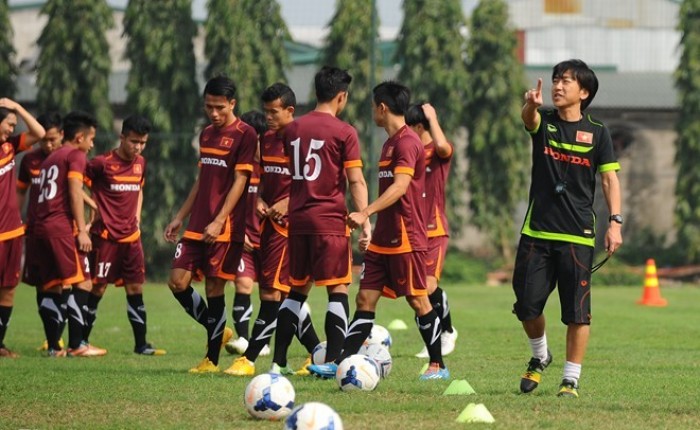 u23 viet nam cac cau thu hagl lien tuc bi chan thuong