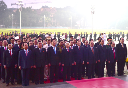 doan dai bieu du dai hoi dang xii vieng chu tich ho chi minh
