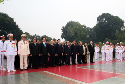 doan dai bieu du dai hoi dang xii vieng chu tich ho chi minh