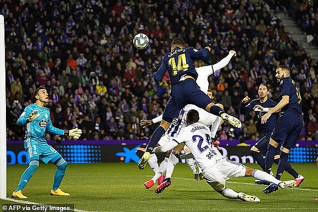 danh bai valladolid real madrid soan ngoi dau bang cua barcelona