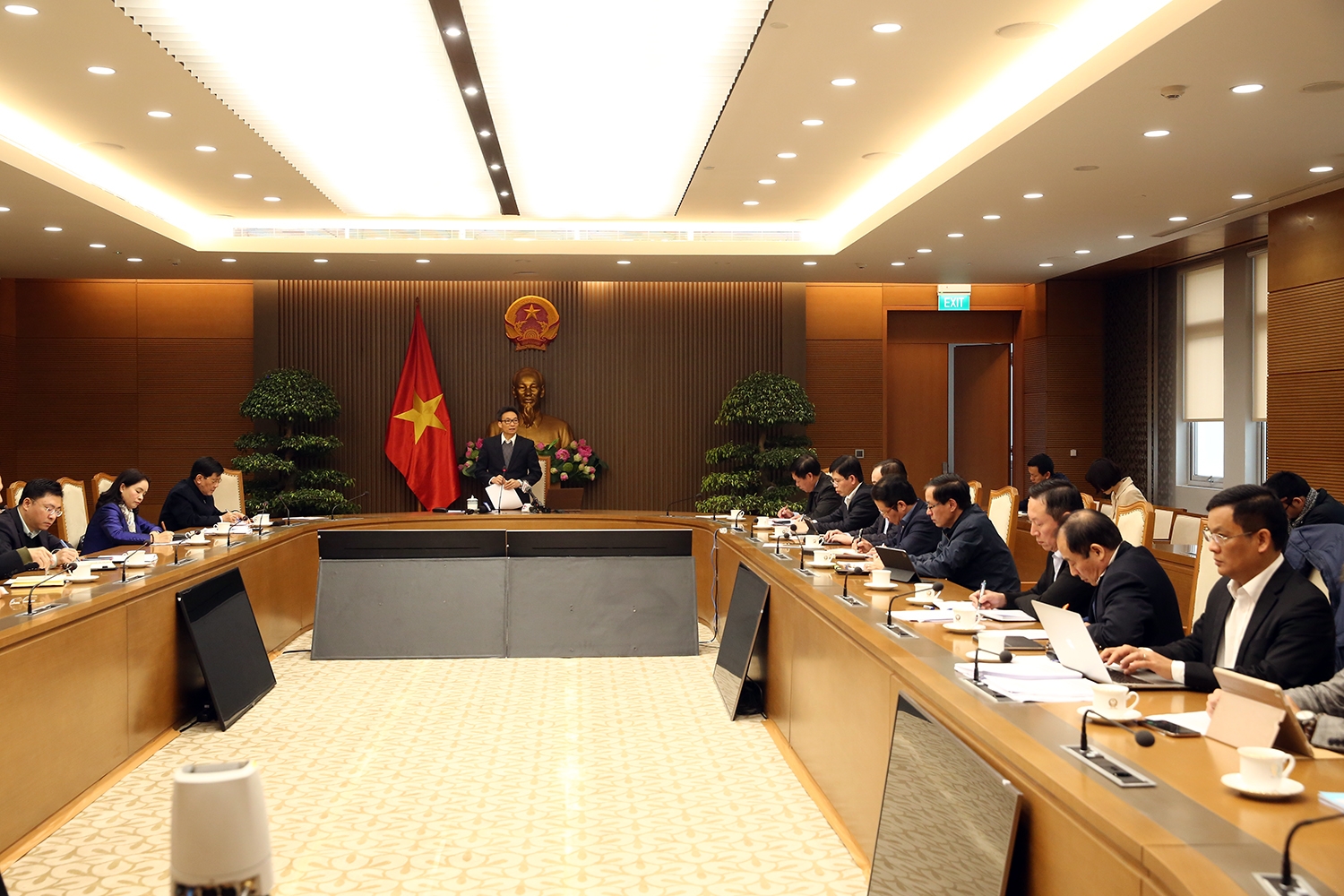 Phó Thủ tướng Vũ Đức Đam chủ trì cuộc họp về phòng chống dịch bệnh Covid-19