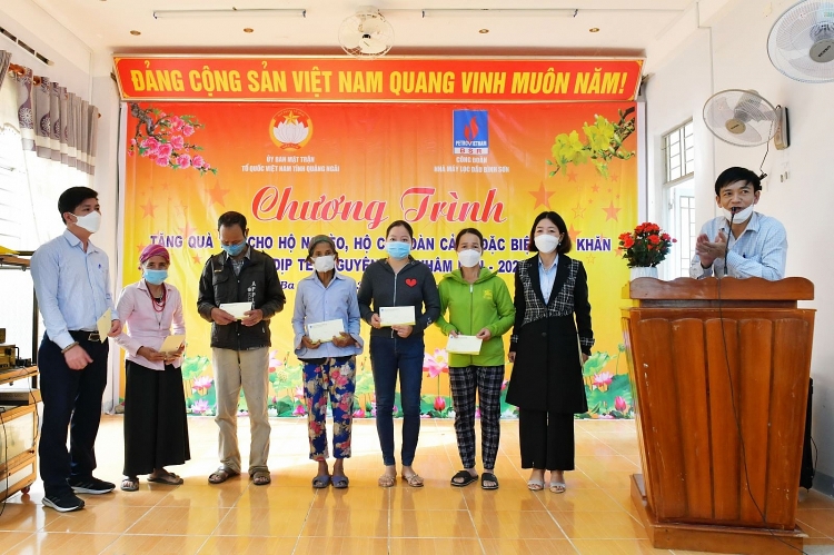 Công đoàn BSR trao 500 suất quà Tết vì người nghèo năm 2022