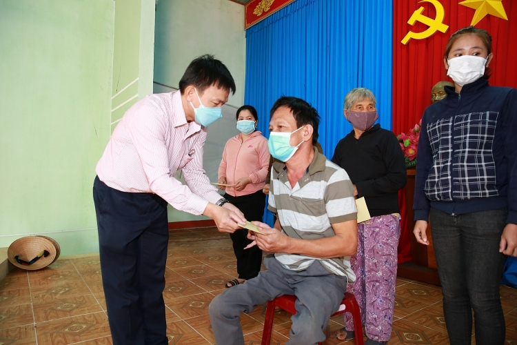 Công đoàn BSR trao 500 suất quà Tết vì người nghèo năm 2022