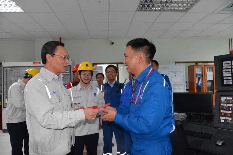 Lãnh đạo BSR kiểm tra công tác vận hành sản xuất trong dịp Tết Nguyên đán 2019 lanh dao bsr kiem tra cong tac van hanh san xuat trong dip tet nguyen dan 2019