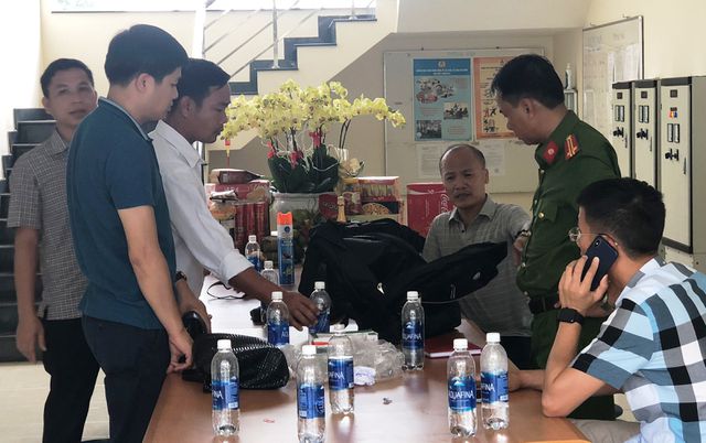 vu dung sung cuop tram thu phi khoanh vung 2 nghi can thu gio dung tien