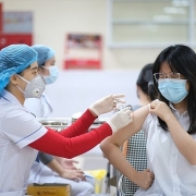 Thủ tướng chỉ đạo khẩn về tiêm vaccine và đẩy mạnh phòng, chống COVID-19