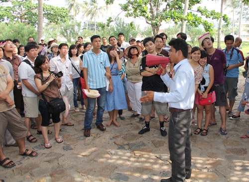 Ngành dịch vụ phát triển chưa xứng tầm