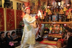 Sự biến tướng trong “ngôi nhà Mẫu”