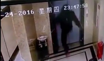 Nổi “điên” với thang máy và cái kết bất ngờ