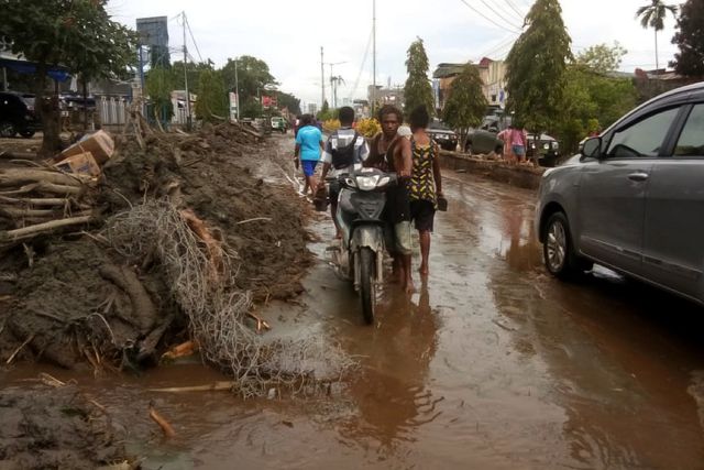 Lũ quét kinh hoàng tại Indonesia, ít nhất 63 người thiệt mạng lu quet kinh hoang tai indonesia it nhat 63 nguoi thiet mang