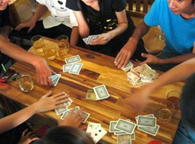 Cờ bạc - cạm bẫy hủy hoại đời sinh viên