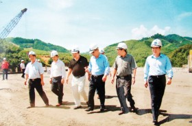 Đắkđrinh trên đường về đích