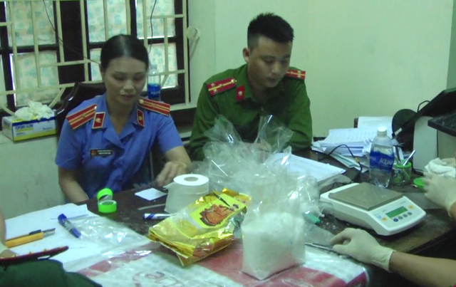 kham xet nha nghi can cam dau duong day van chuyen 1 tan ma tuy da