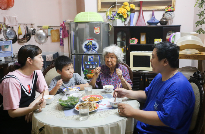 cuoc song tuoi 87 cua nu thuong uy tinh bao o sai gon
