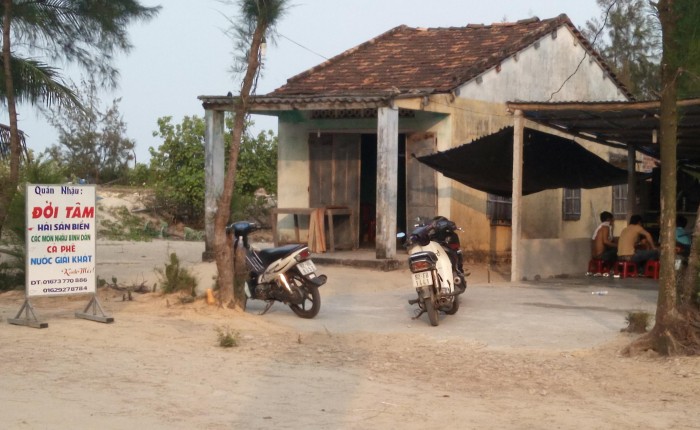 Đâm người trong quán nhậu vì tưởng 'nhìn đểu'