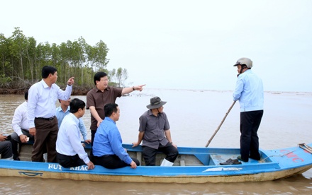 tp hcm ho tro kip thoi cho cac ho dan bi sat lo nha