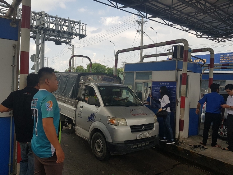 Tạm dừng thu phí tại Trạm T2 để kiểm đếm phương tiện tam dung thu phi tai tram t2 de kiem dem phuong tien