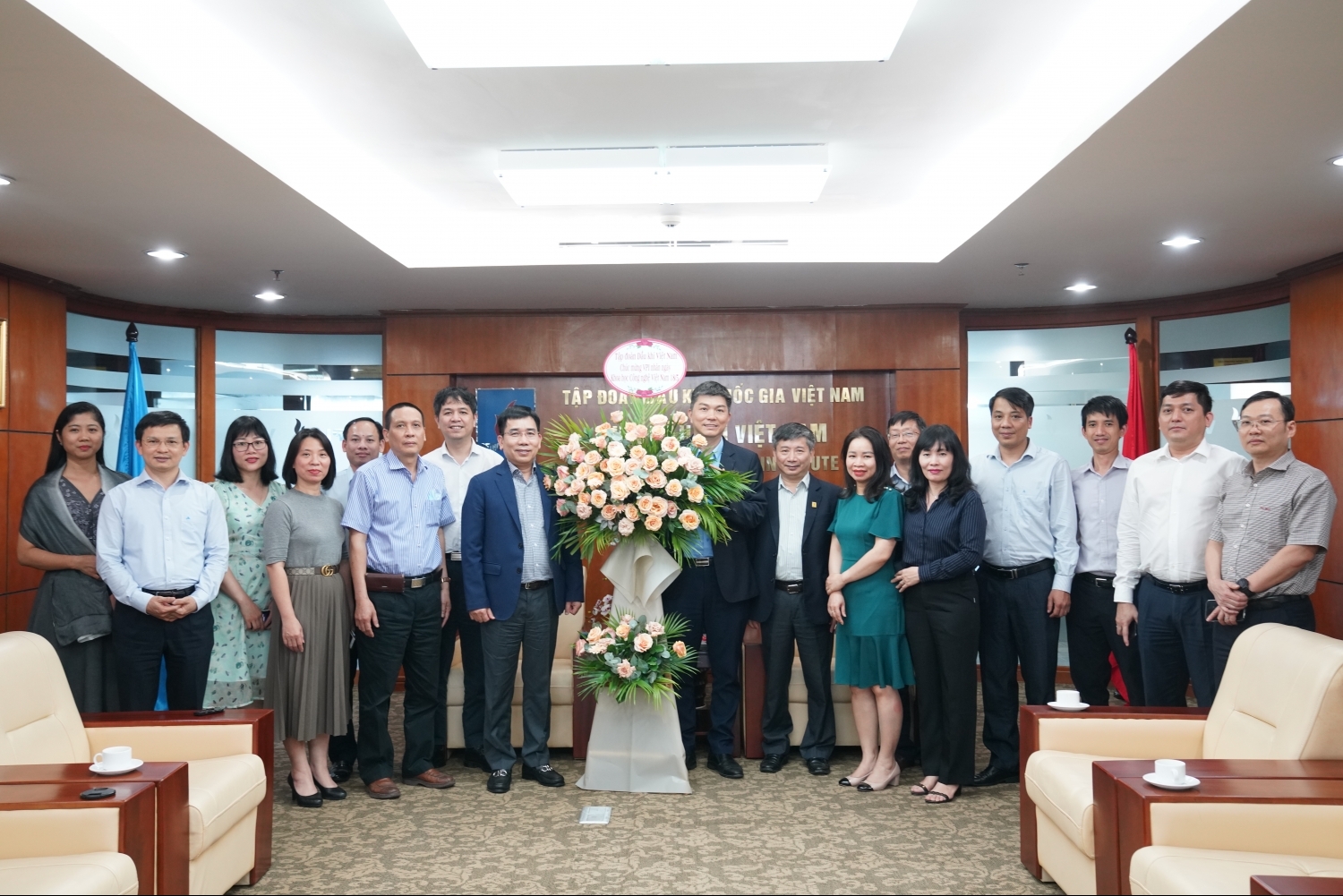 Lãnh đạo Petrovietnam chúc mừng VPI nhân Ngày Khoa học và Công nghệ Việt Nam