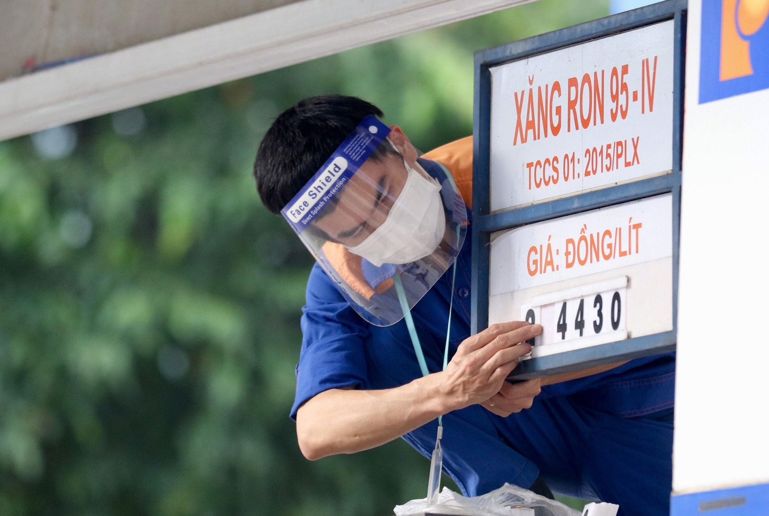 Giá xăng dầu trong nước tăng mạnh, thiết lập đỉnh mới
