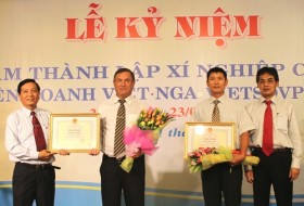 Nền tảng 30 năm