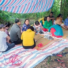 tin tuc antt ngay 286 hai xe o to bi doi axit do khong gui tai bai xe tu phat