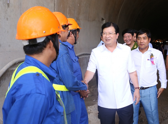 Phó Thủ tướng Trịnh Đình Dũng dự lễ thông hầm Đèo Cả pho thu tuong trinh dinh dung du le thong ham deo ca