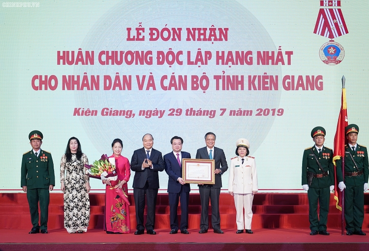 kien giang don nhan huan chuong doc lap hang nhat