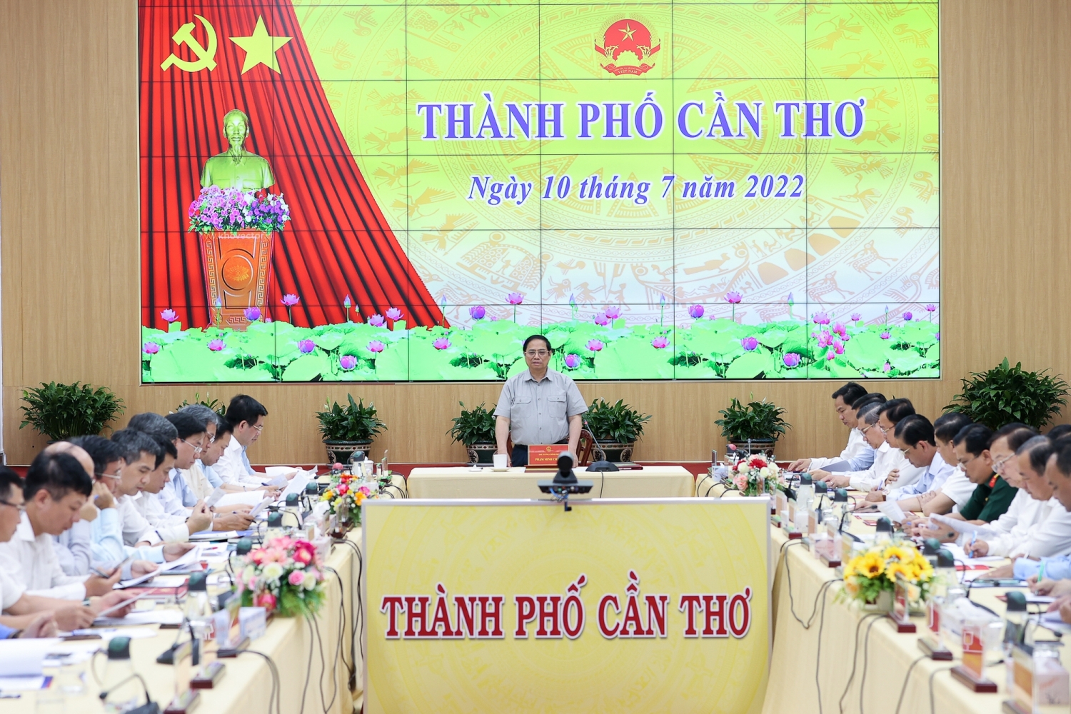Thủ tướng Phạm Minh Chính làm việc với Ban Thường vụ Thành ủy Cần Thơ