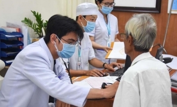 Khẩn trương thực hiện Chương trình phục hồi và phát triển kinh tế - xã hội trong lĩnh vực y tế