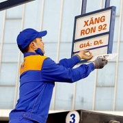 Tin tức kinh tế ngày 27/7: Giá xăng nhập giảm mạnh về mốc 21.000 đồng