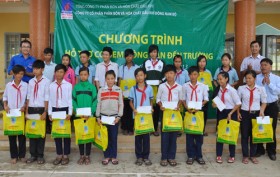 PVFCCo hỗ trợ con nông dân đến trường