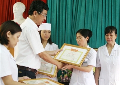 Sao lại “thưởng” như thế?