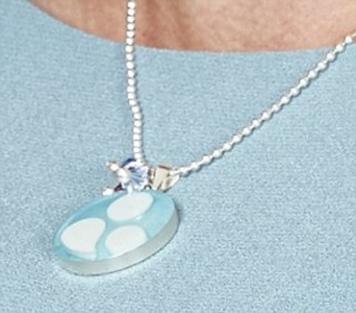 Độc đáo đồ trang sức làm từ sữa mẹ
